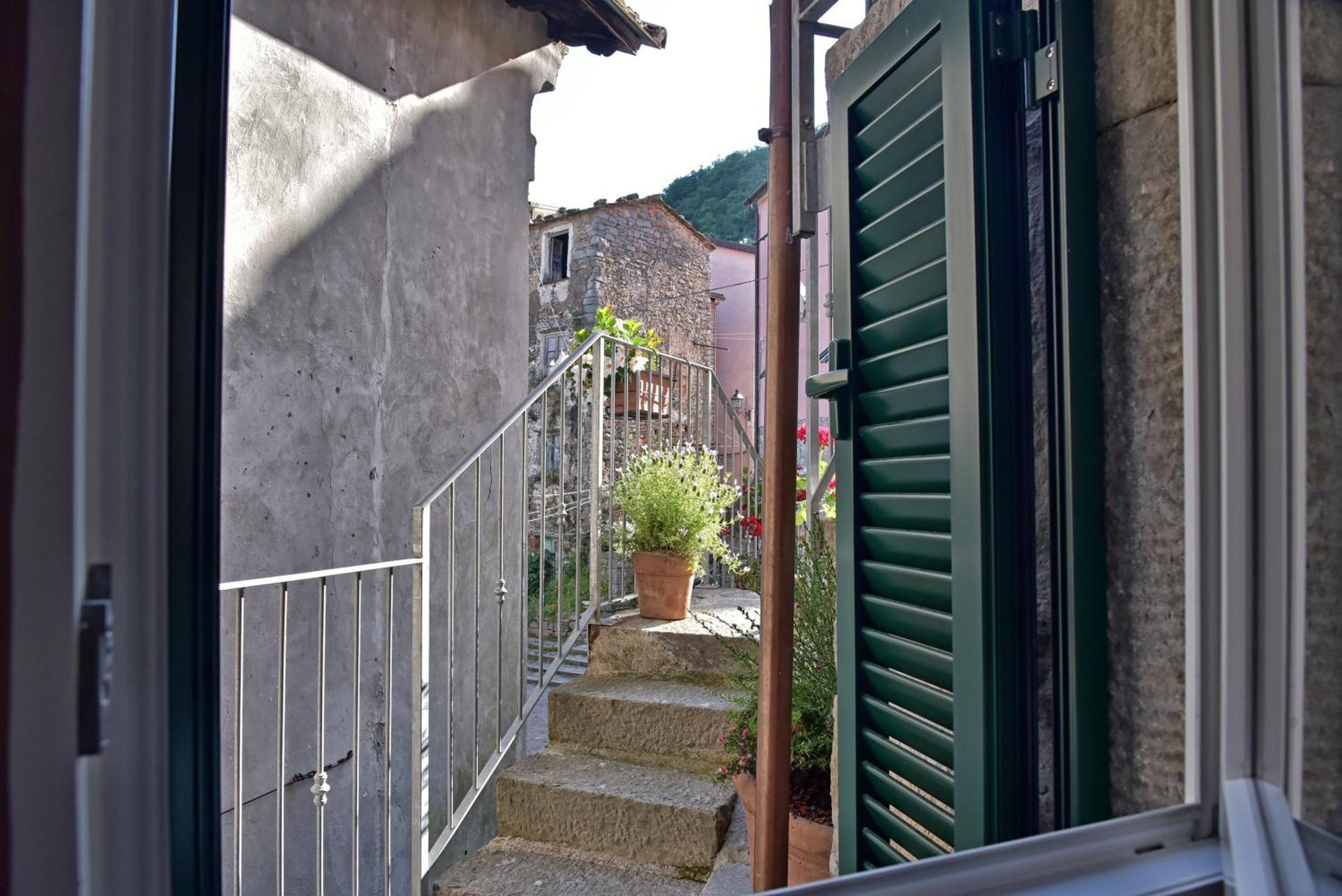 Casa Vacanze Tra I Monti E San Martino Biassa 外观 照片
